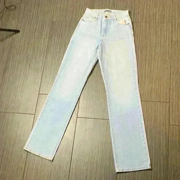 Fashion Nova Light Blue Wash Can’t You Relax Straight Leg Denim Jeans Size 3 - Picture 4 of 17